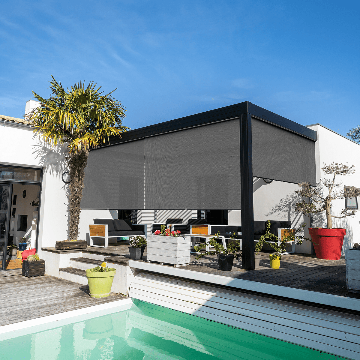 Royalcraft Cordless Outdoor Roller Sun Shade with Pole，6'Wx8'H 420GSM 95% Blockout Waterproof Outdoor Blinds Roll Up for Gazebo Porch, Deck, Pergola,Black